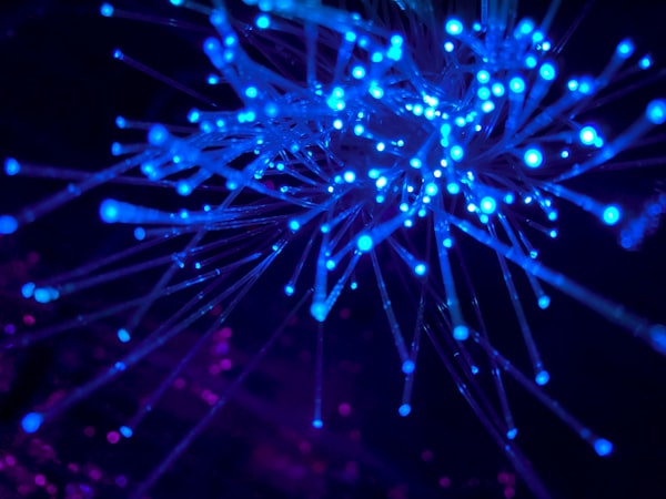 Fibre optique illuminée : bande passante de 400 Mbit/s à 1,5 Gbit/s