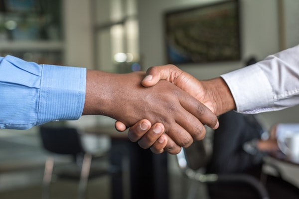 Poignée de main : migration de votre site prise en charge et frais d'installation offerts